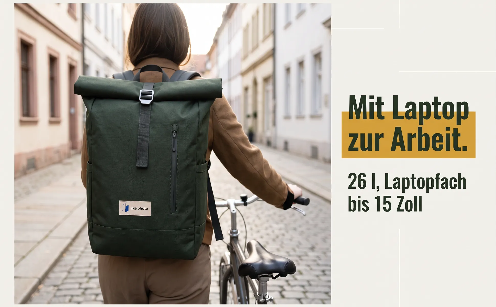 A+ Bild „Einsatzort“ für Rolltop-Rucksack, 26 l im Stil Hell mit Farbblock: Mit Laptop zur Arbeit., 26 l, Laptopfach bis 15 Zoll
